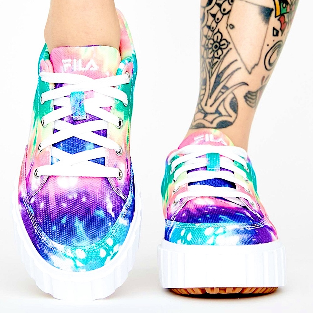 - FILA 9.5 Tie-Dye Sandblast Low Top Platform Sneakers! EUC!